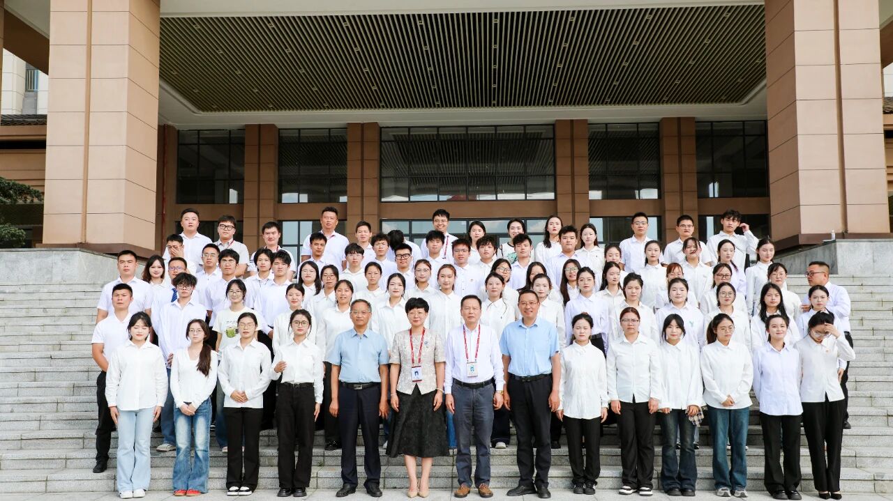 学校召开2025年暑期“三下乡”社会实践活动总结暨表彰大会